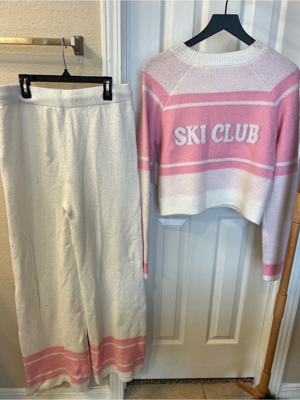 Ski Club Pink & White Women’s knit matching set - Picture 5 of 6